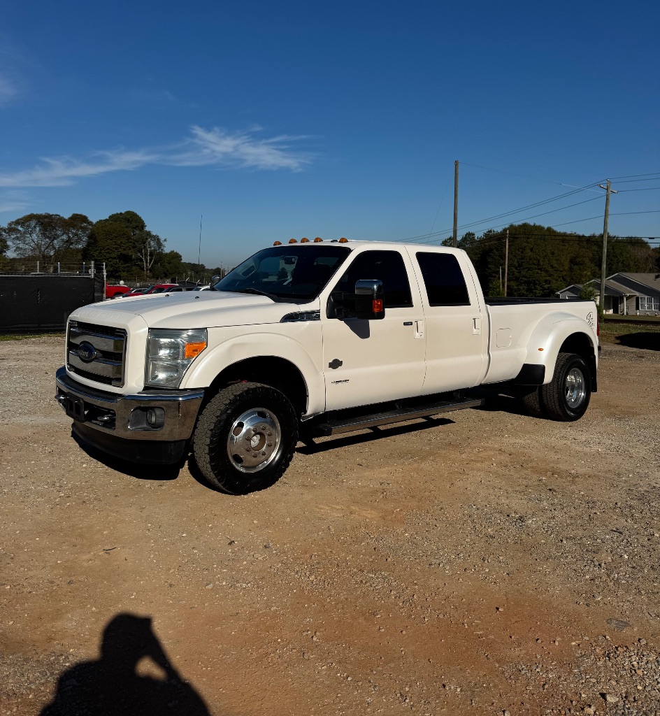 2015 Ford F-350 Super Duty Lariat's photo