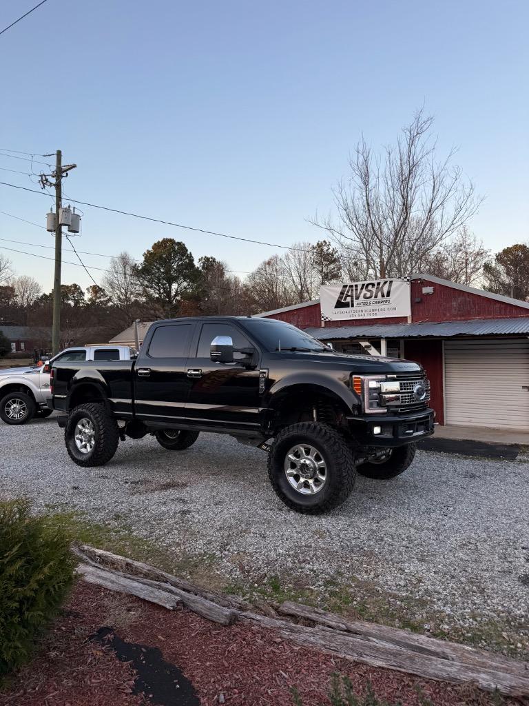 2017 Ford F-350 Super Duty Platinum's photo